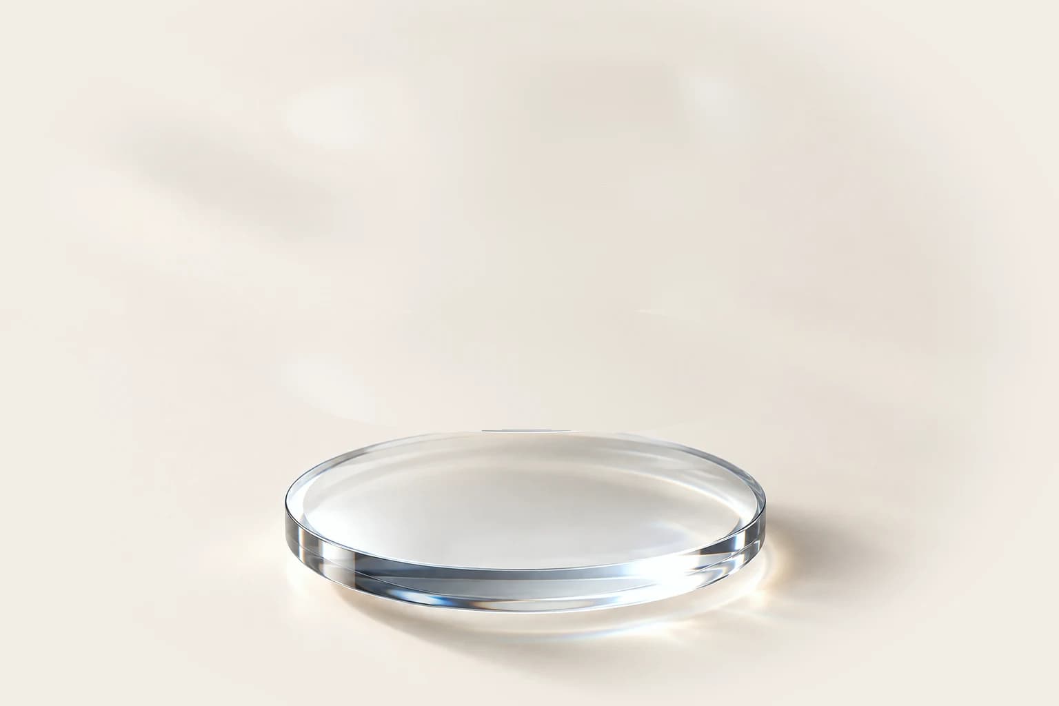 Corte de uma lente com tratamento: camada hidrofóbica, antirreflexo, endurecimento e a lente